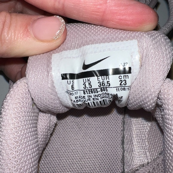 Nike Salmon Sneakers size 6 - Picture 4 of 5